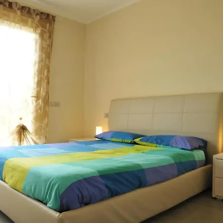 Ideal 5 Bedroom With Pool Seravezza