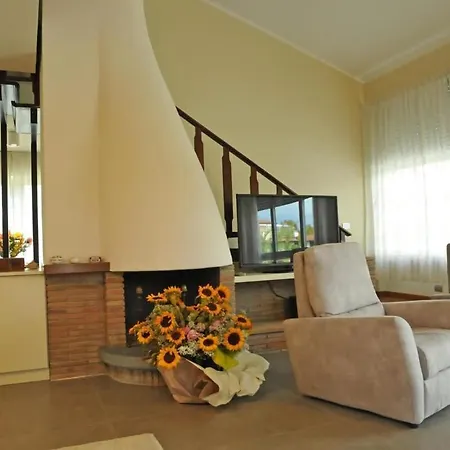 Ideal 5 Bedroom With Pool Seravezza